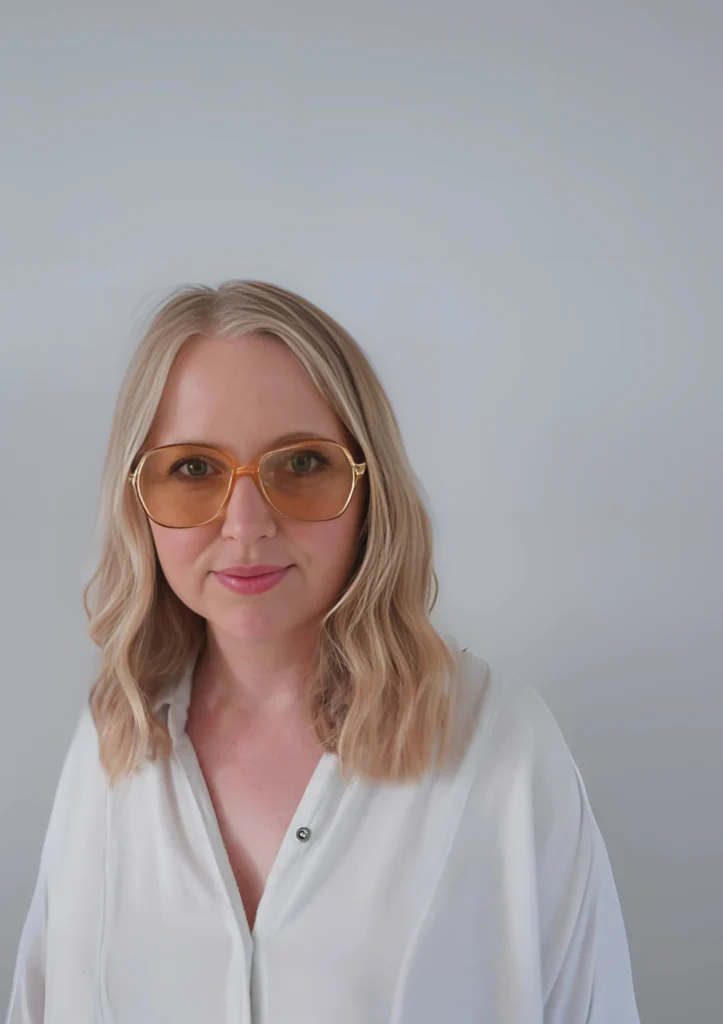 Polly Scattergood headshot