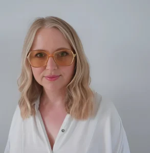 Polly Scattergood headshot